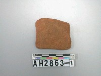 藏品(紅色夾砂素面陶片)的圖片